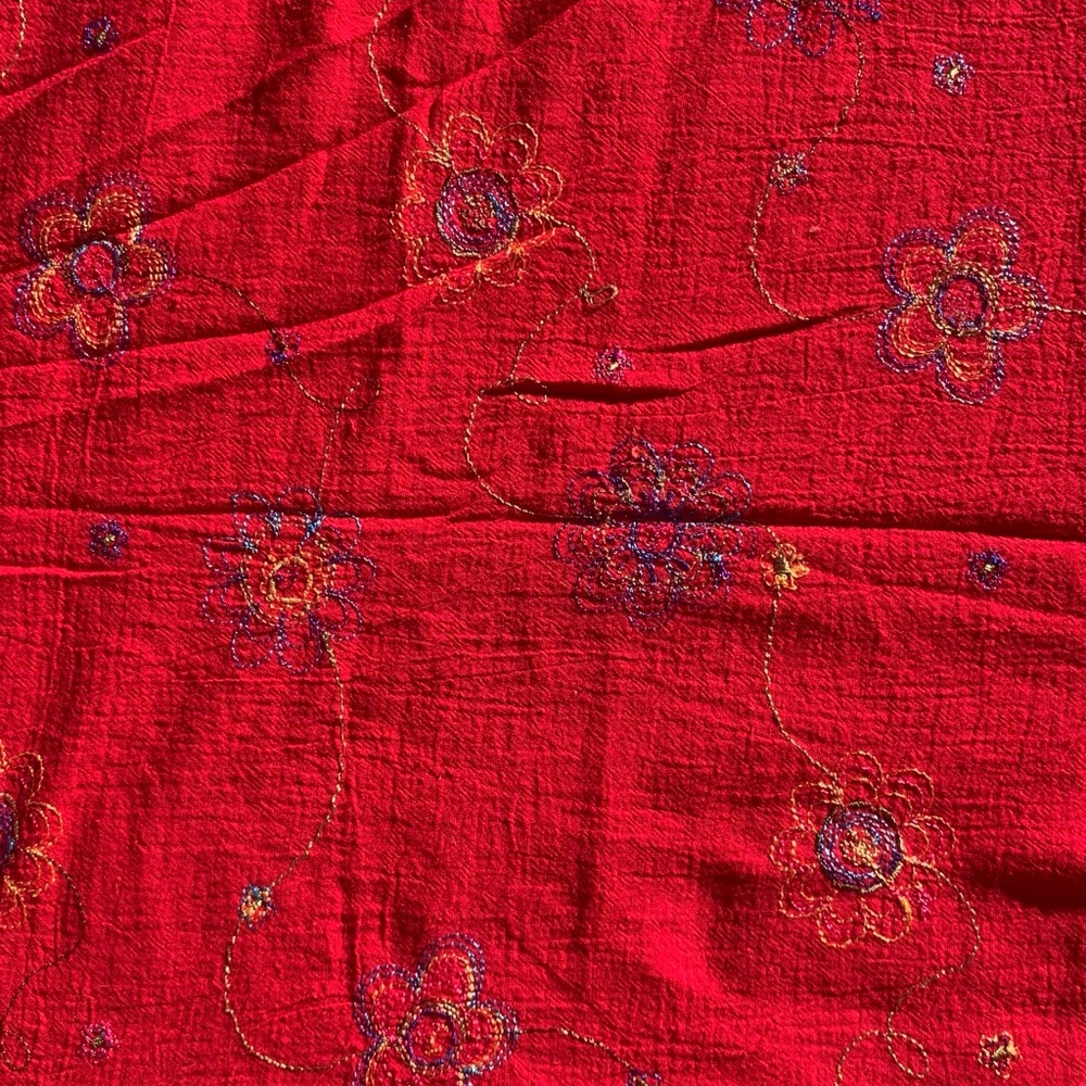 Adorable vintage 90s red cotton gauze w/ rainbow floral embroidery fabric sewing - Picture 7 of 16